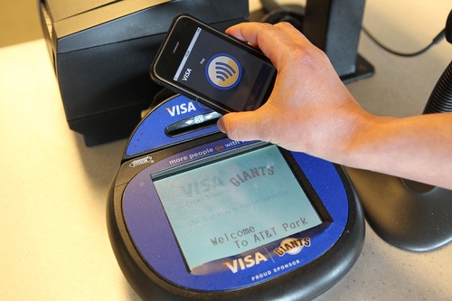 NFC платежи с помощью мобильного телефона